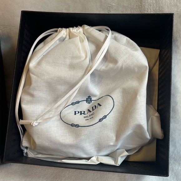 Blue puffy Prada headband - Picture 3 of 5